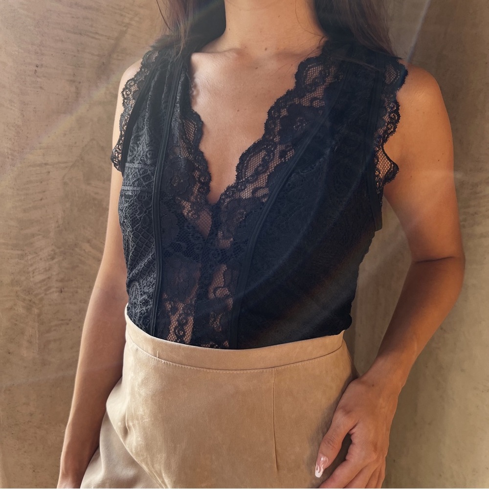 BLACK LACE DEEP V BODYSUIT